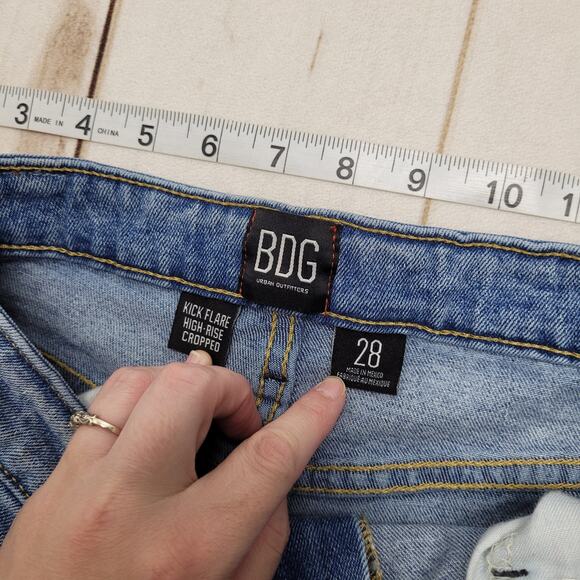 BDG Kick Flare high rise crop jeans raw hem light wash - Picture 6 of 9